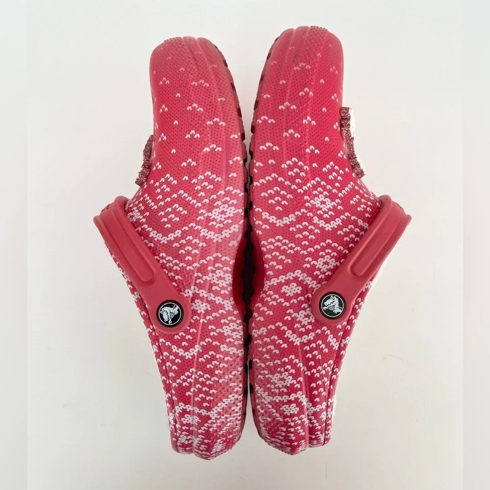 Crocs Classic Lined Red Christmas Holiday Charm Clogs w/ Jibbitz, M9/W11